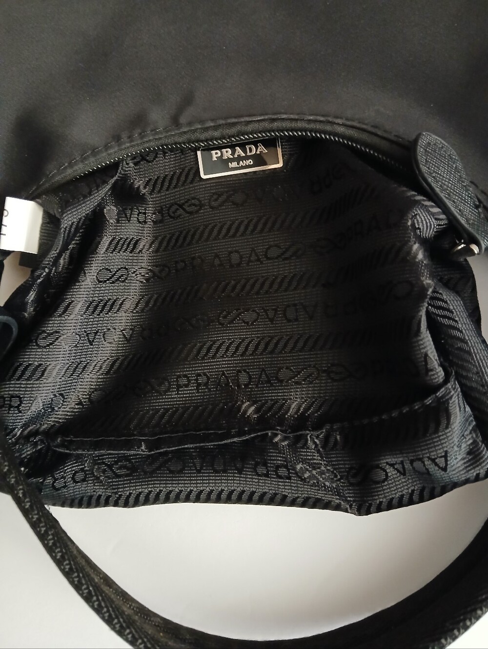 Prada Re-Nylon Re-edition 2000 Mini Bag - Picture 8 of 8
